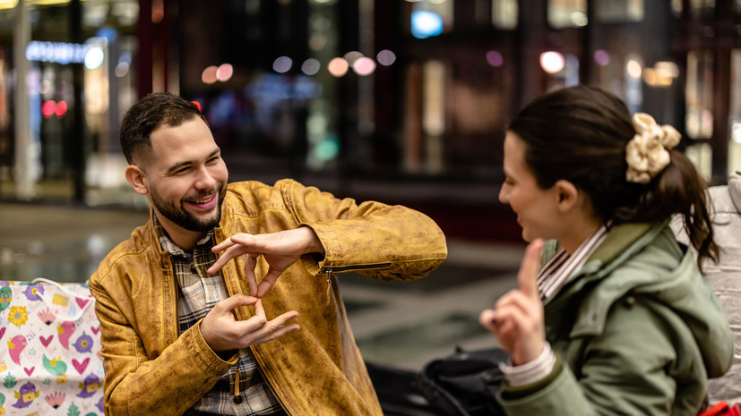     Разговор на жестовом языке Gettyimages.ru