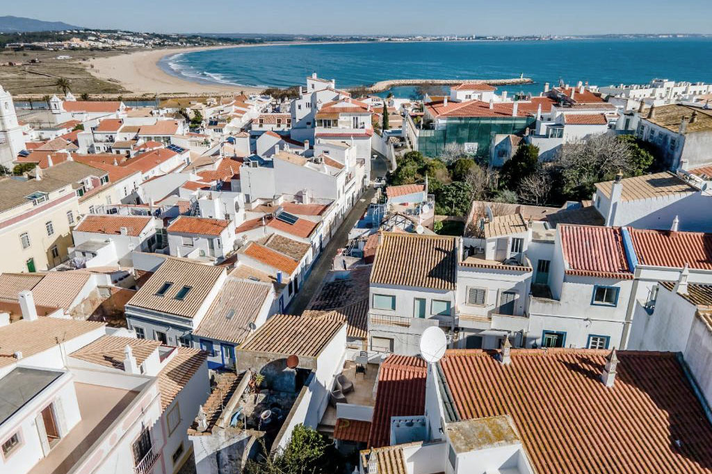 Лагуш, Португалия. Источник фото www.cybevasion.fr