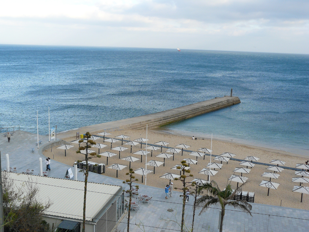 Холодный океан в Эшториле, Португалия. Фото автора.