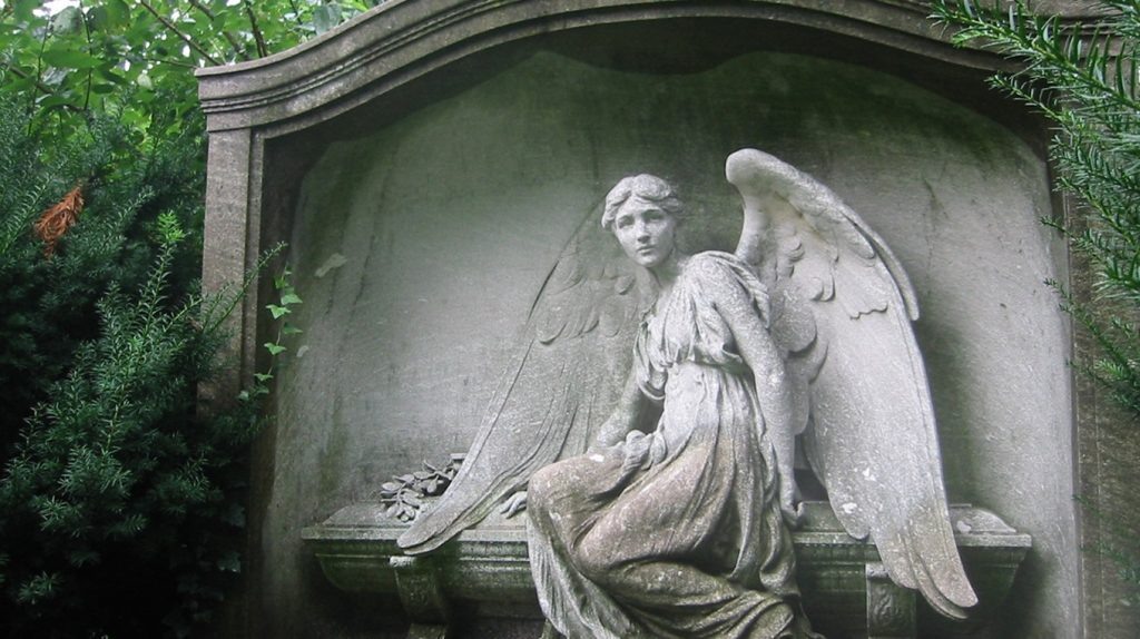     Каменный ангел и дьявольское искушение. Хоррор-сцены из нового сборника готической прозы Екатерина Ушахина