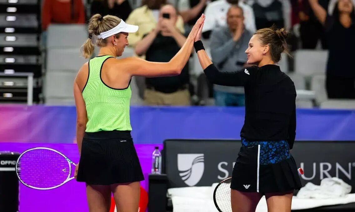 Вероника Кудерметова и Элизе Мертенс. Архивное фото