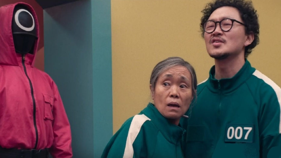  Старенькая мать даже в смертельно опасной игре старается опекать и защищать своего сына /из доступного фонда Яндекс.Картинки/