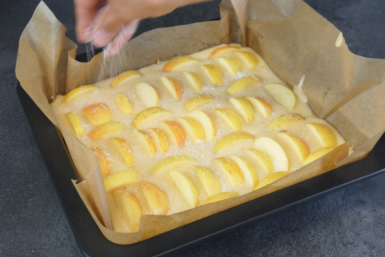 Без сложных подсчетов: шарлотка "12 ложек" получится невероятно воздушной  📷
