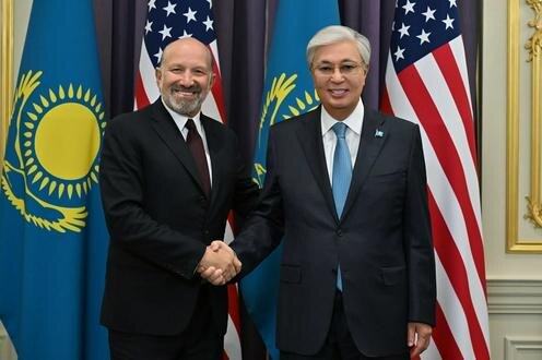 Говард Латник и Касым-Жомарт Токаев. Фото пресс-службы президента Казахстана