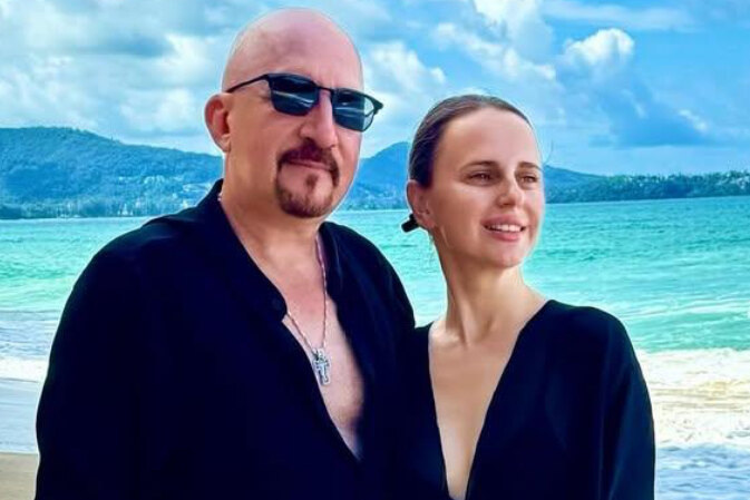     Певец Жека через два года после самоубийства жены представил новую возлюбленную на отдыхе в Таиланде