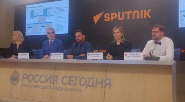 На фо­то: в цен­тре про­рек­тор по циф­ро­вому раз­ви­тию и ин­фор­ма­цион­ным тех­но­логиям ФГАОУ ВО "Го­сударс­твен­ный уни­вер­си­тет прос­ве­щения" Алек­сей Лукь­яно­вич