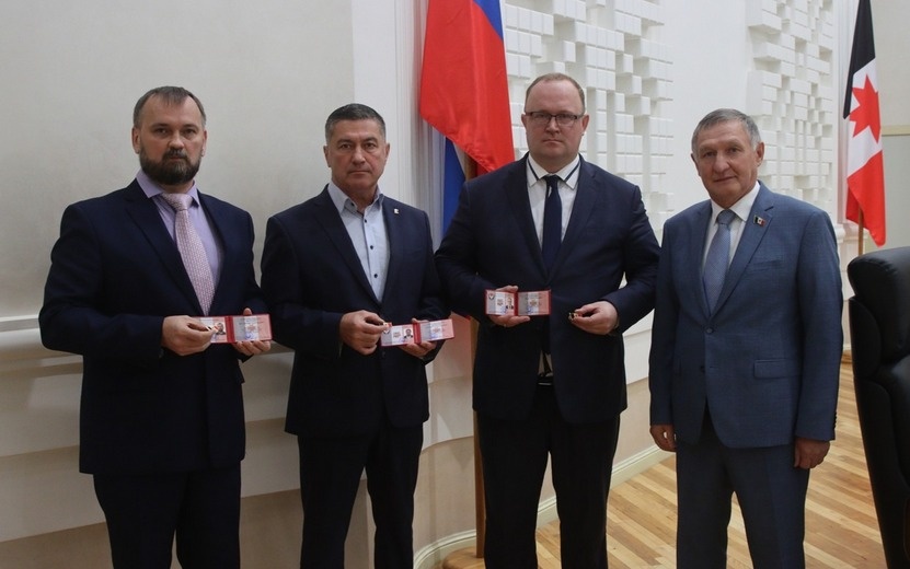    Три новых депутата приступили к работе в ГС Удмуртии, один сложил полномочия