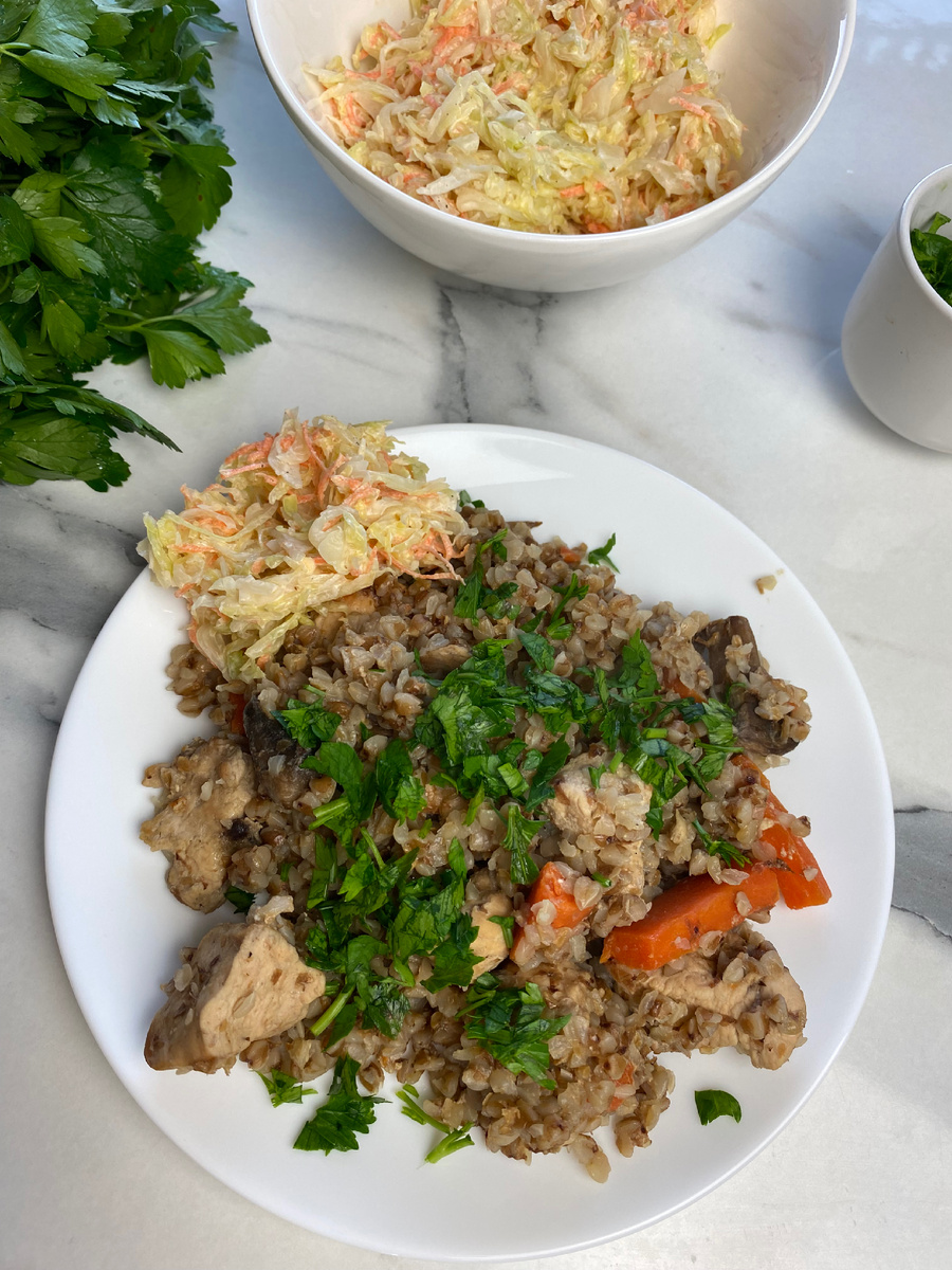 Гречка с грибами. Капустный салат.