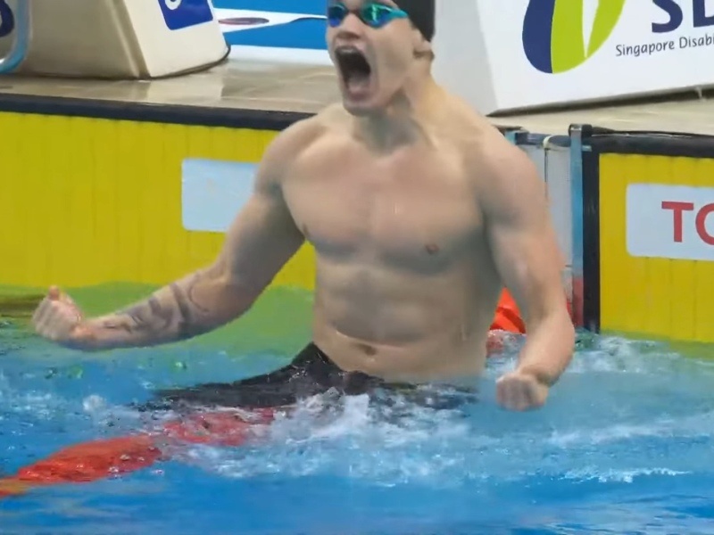    Эмоции Егора Щитковского после победного заплыва. admin