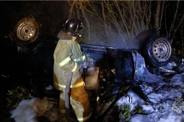    Возгорание ликвидировали восемь огнеборцев. Фото: ГУ МЧС по Кировской области