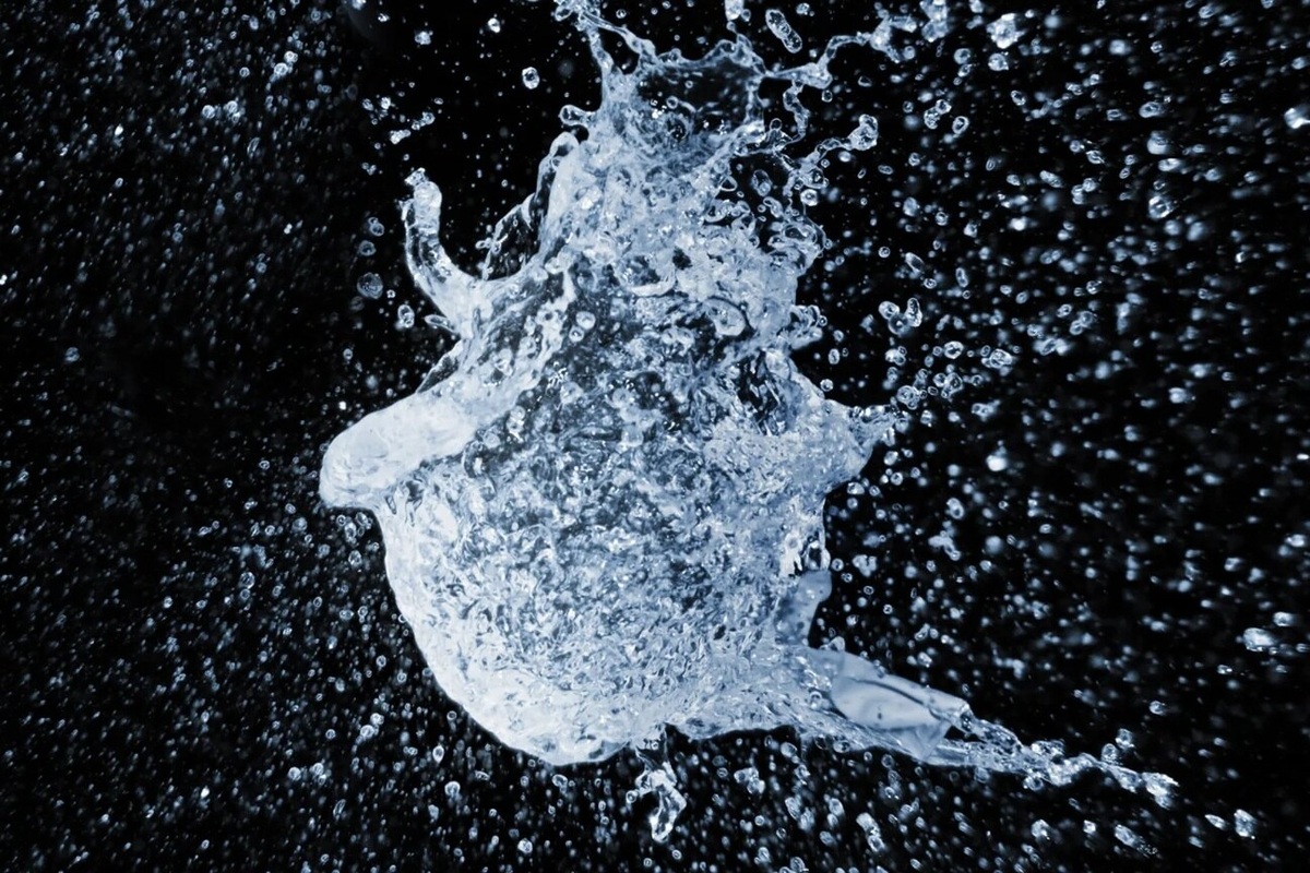     Ученые зафиксировали неизвестное состояние воды, одновременно твердое и жидкое