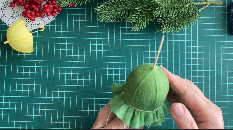 Заготовка для зонтика хорошо просохла. Фото: Елочные игрушки ЕленыКа 