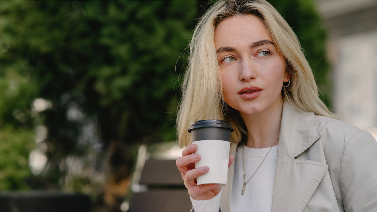 Простой пример: мы пьем кофе, чтобы получить заряд бодрости здесь и сейчас