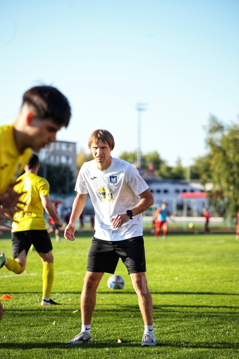 В белой майке Сергей Олегович Гаврилов