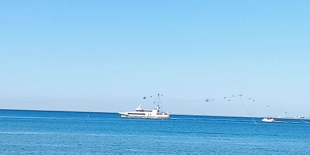 Пока ещё есть кабачки готовлю кабачковый пирог! Все перемешал и в духовку.