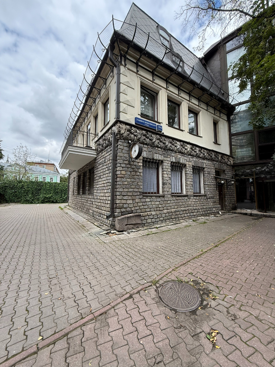 Фото автора канала. Садовая-Черногрязская улица, 13/3к1.