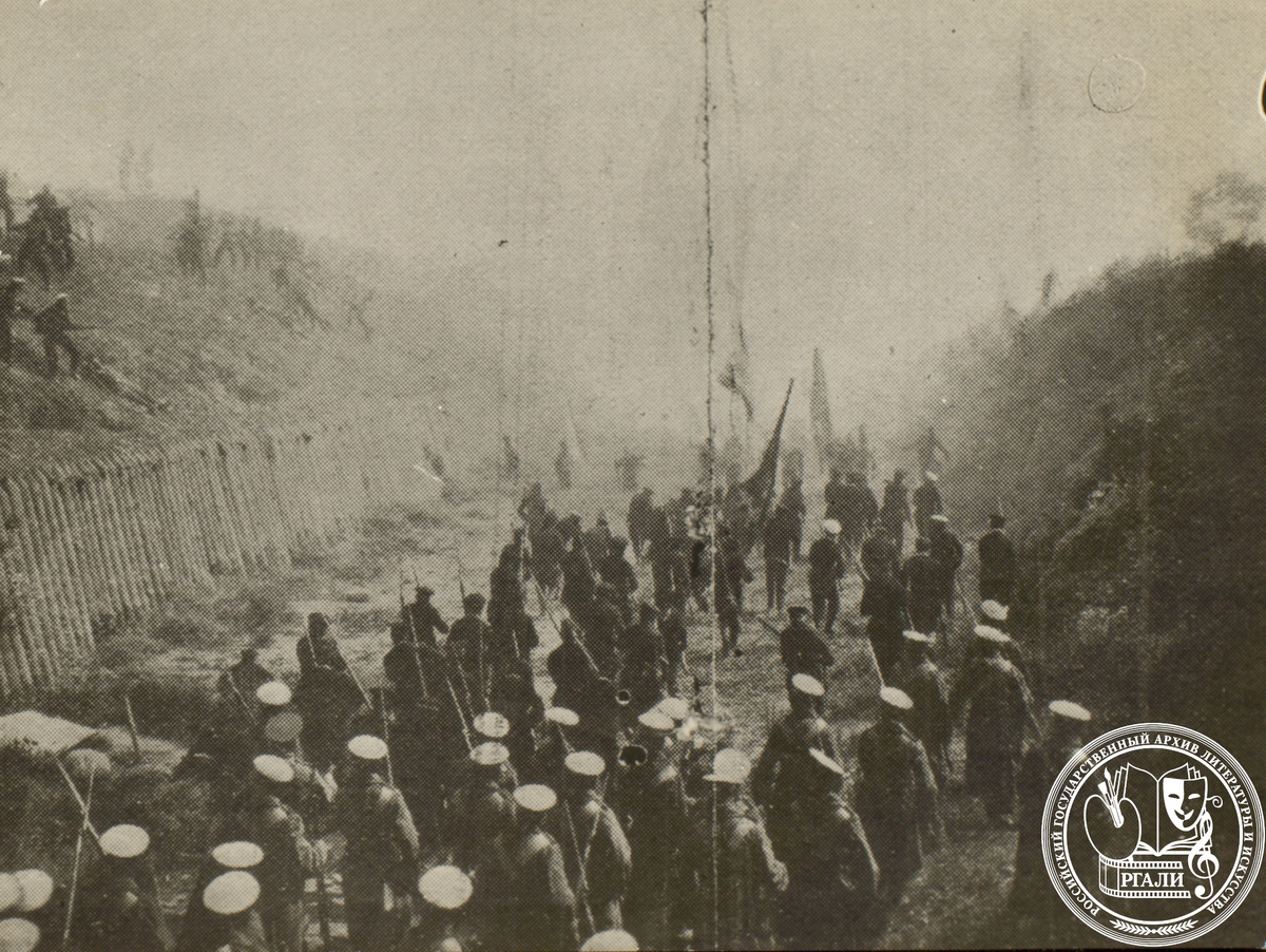 Фотография кадра из фильма «Оборона Севастополя» (реж. В.М. Гончаров) производства акционерного общества «А. Ханжонков и Ко».   1911 г. РГАЛИ. Ф. 1923. Фотокопия.