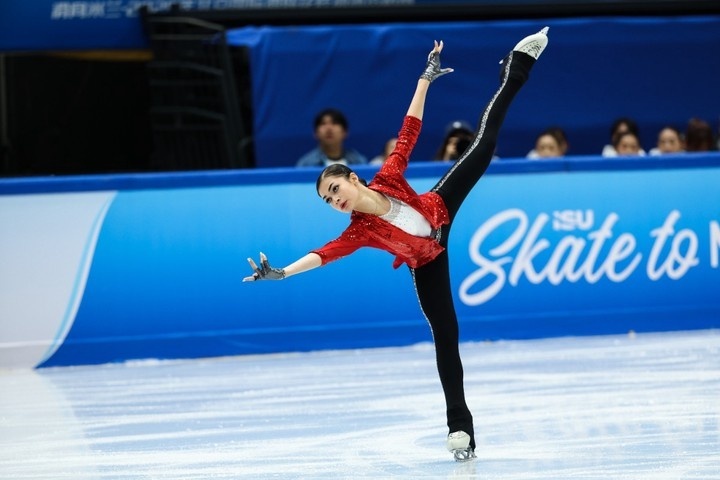 19 сентября 2025 года, Пекин. Аделия Петросян исполняет короткую программу на квалификационном турнире Олимпиады.