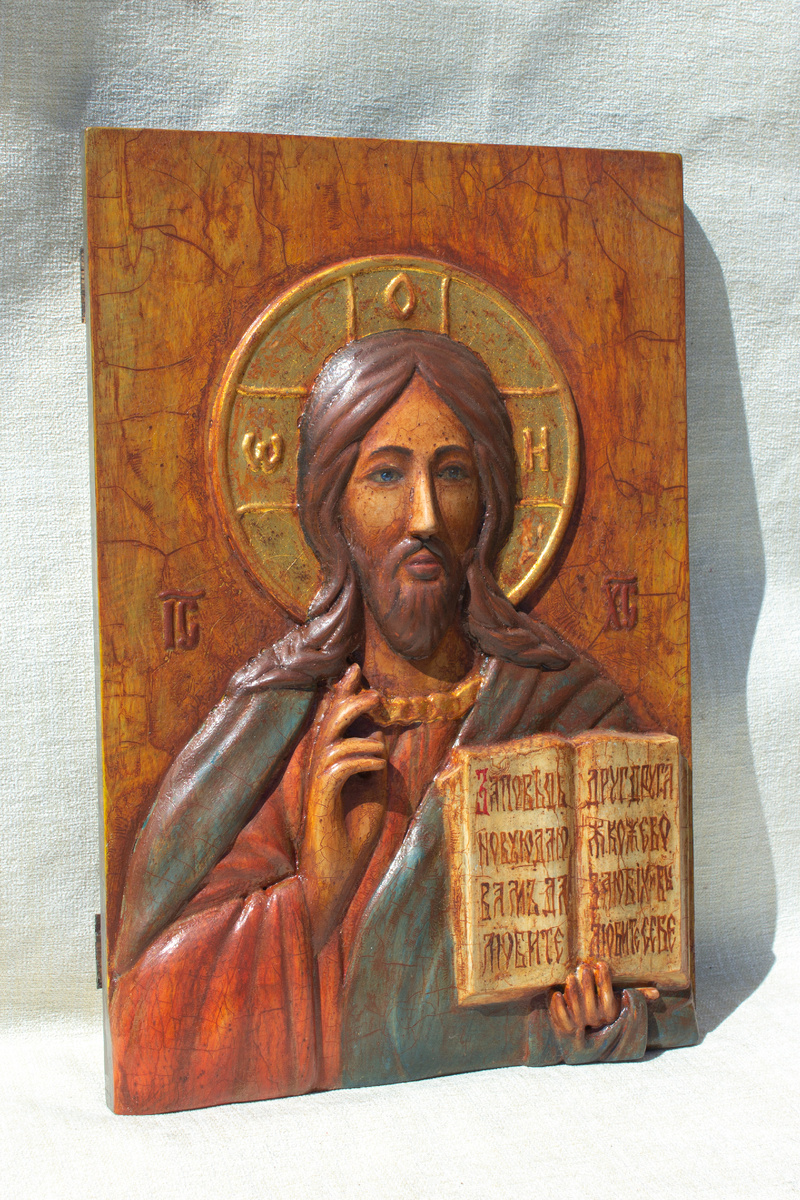 Спас Вседержитель - Икона из натурального дерева. Эффект старины достигнут при помощи техники кракле.