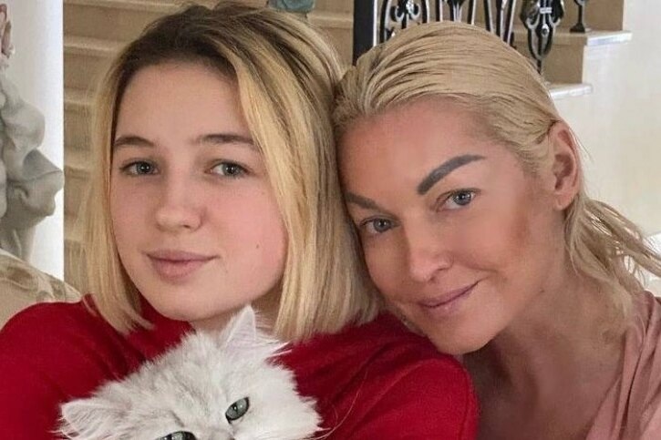     «Ариадной манипулирует моя мама»: Анастасия Волочкова назвала виновную в ее конфликте с дочерью