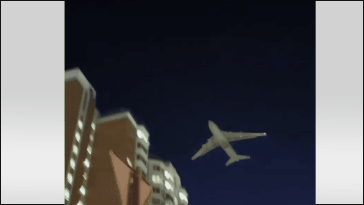    Пролёт самолёта над многоквартирными домами. Видео из соцсетей