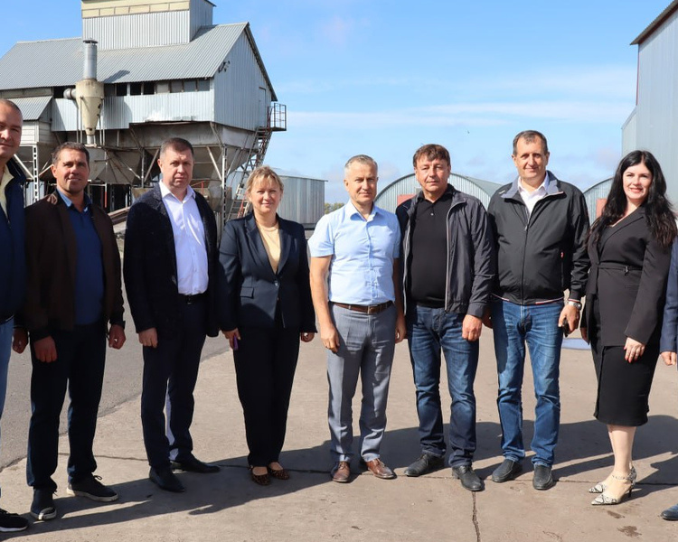     Александр Чепик посетил сельхозпредприятие в Курской области