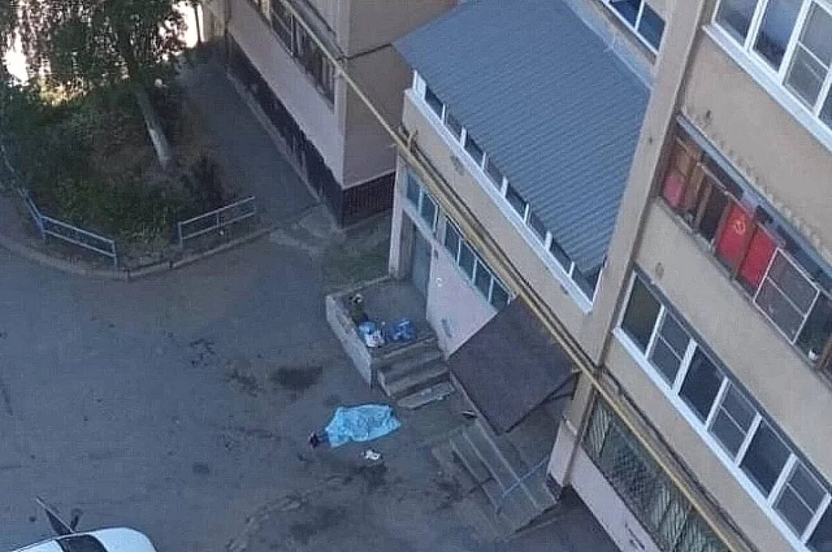    Тело юноши обнаружили в Волжском у подъезда многоэтажки