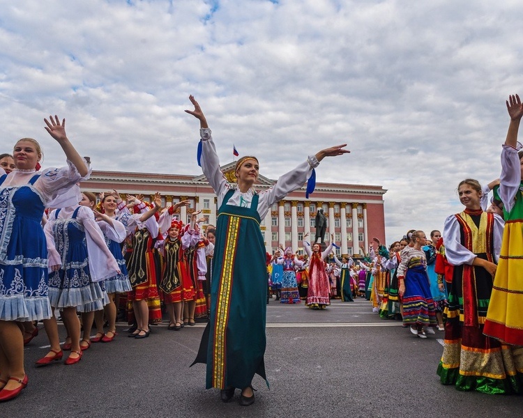     В Курской области «Земским работникам культуры» будут платить по 2 млн рублей