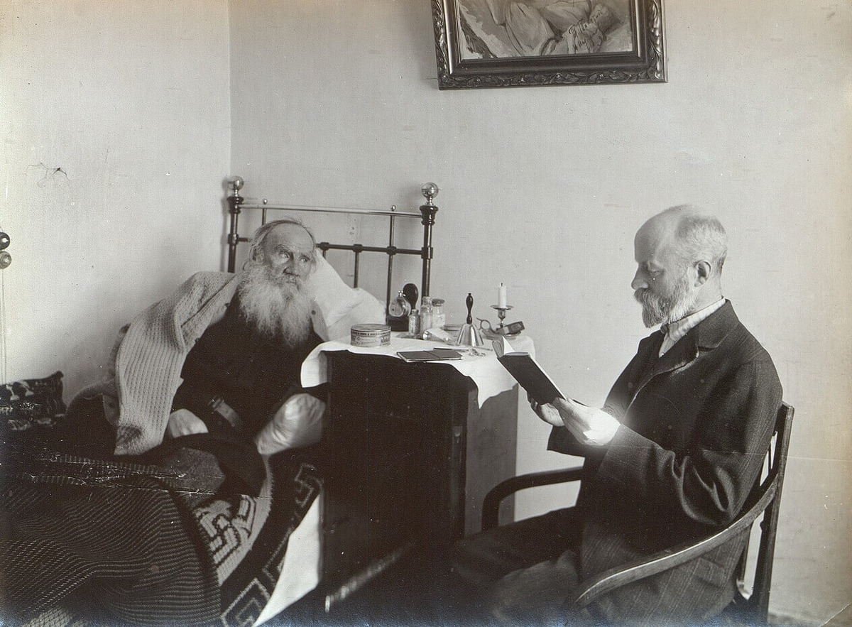 Лев Толстой. Станция Астапово. Одеяло в свастиках.