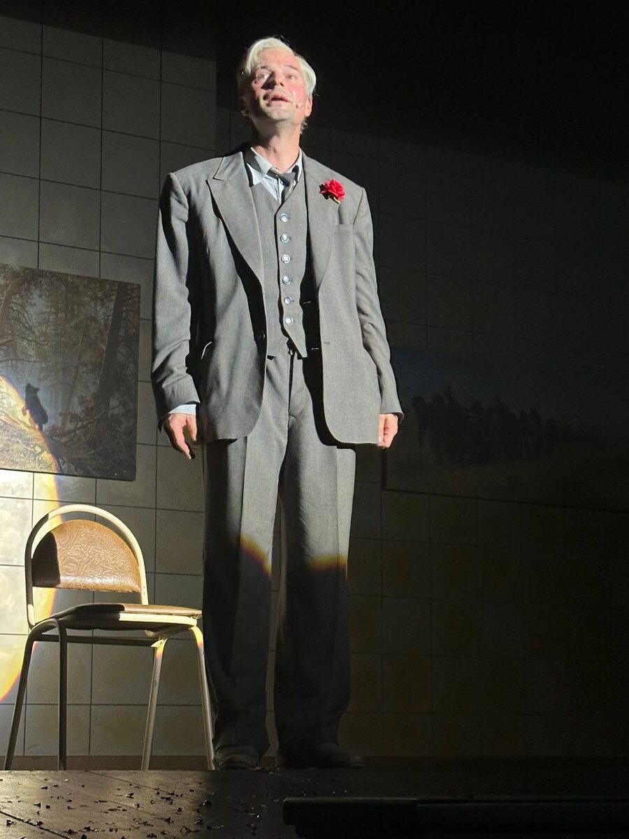 Корней Чуковский (Данила Козловский). Спектакль «Чуковский». Театр Ермоловой. Фото автора.