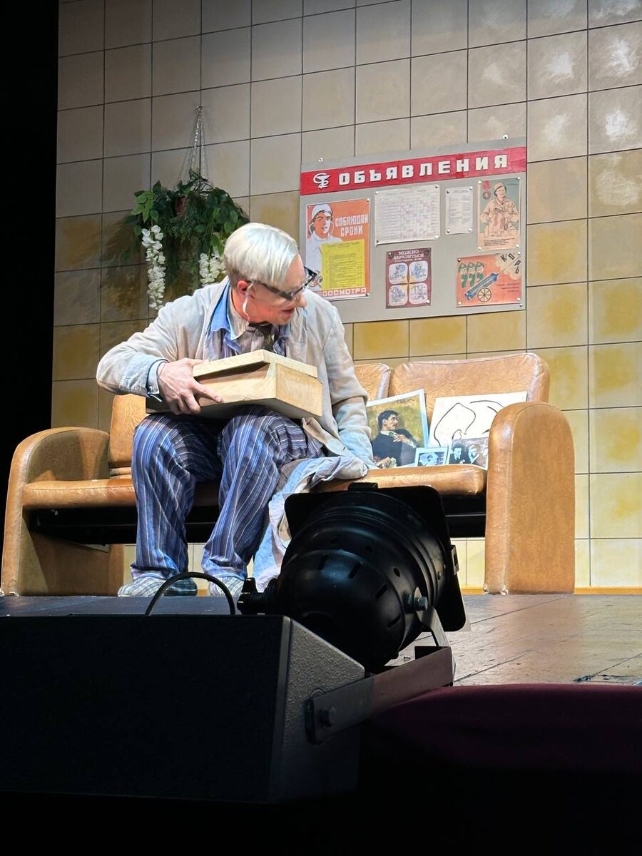 Корней Чуковский (Данила Козловский). Спектакль «Чуковский». Театр Ермоловой. Фото автора.