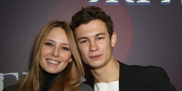    Никита Кологривый с женой. Фото: dzen.ru