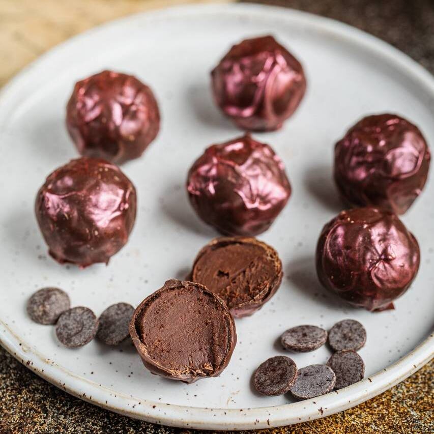 Трюфели ручной работы в красивой коробке на Новый год 2026