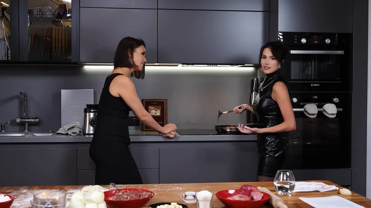     Ляйсан Утяшева и Алина Загитова