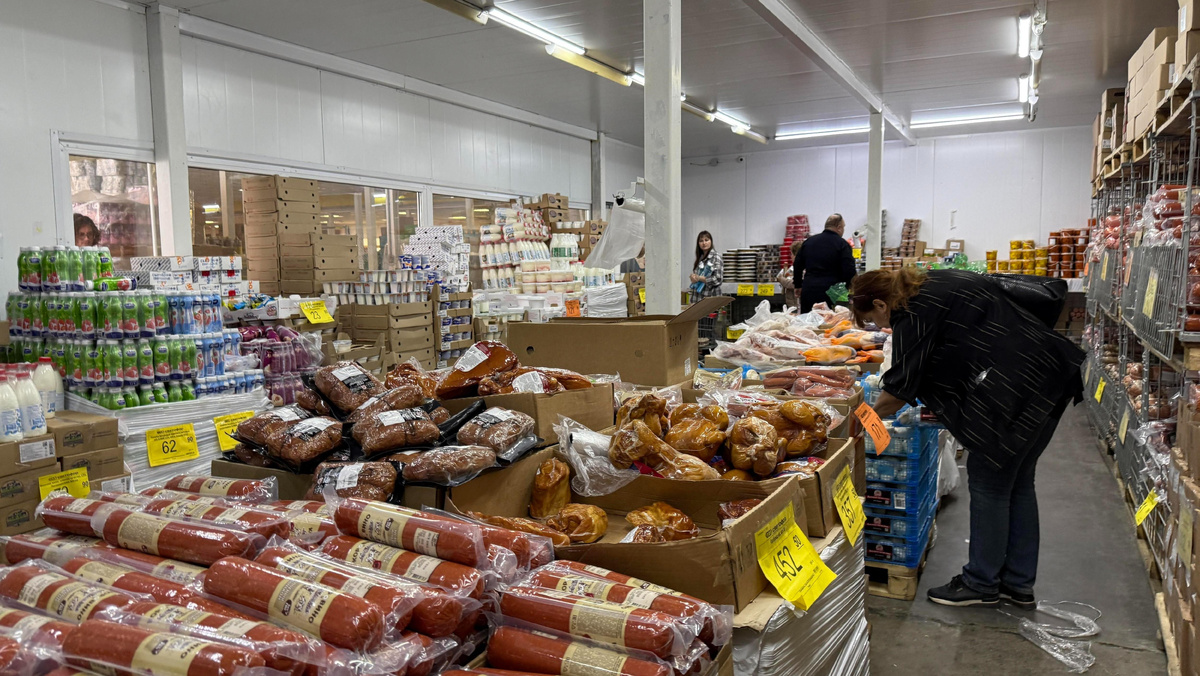 В таких магазинах как МАЯК или Светофор тоже можно найти еду хорошего качества, но это надо оооочень хорошо покапаться и почитать составы. В основном хорошие товары - еденицы из всего ассортимента.