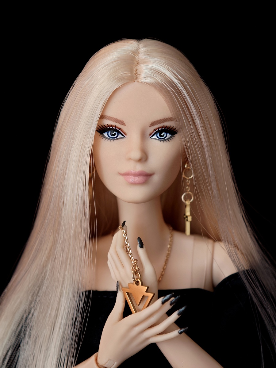 Barbie Looks 6 Виктория с кистями MENGF