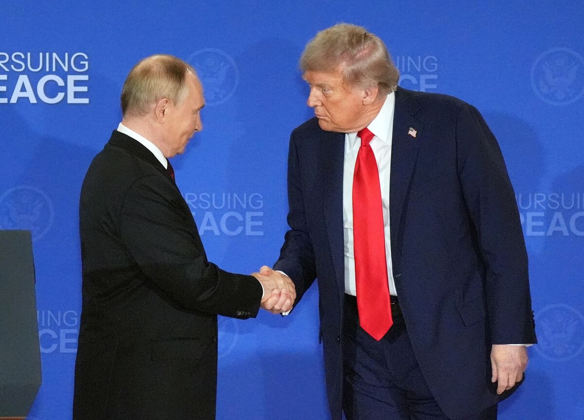    Президент России Владимир Путин и президент США Дональд Трамп / Источник: © ИЗВЕСТИЯ/Андрей Эрштрем