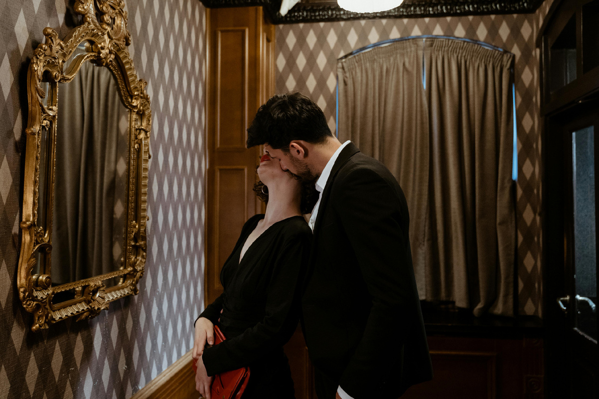 Романтическая сага о соседях в тюменской высотке, где случайные встречи перерастают в страстный роман с секретами и сюрпризами