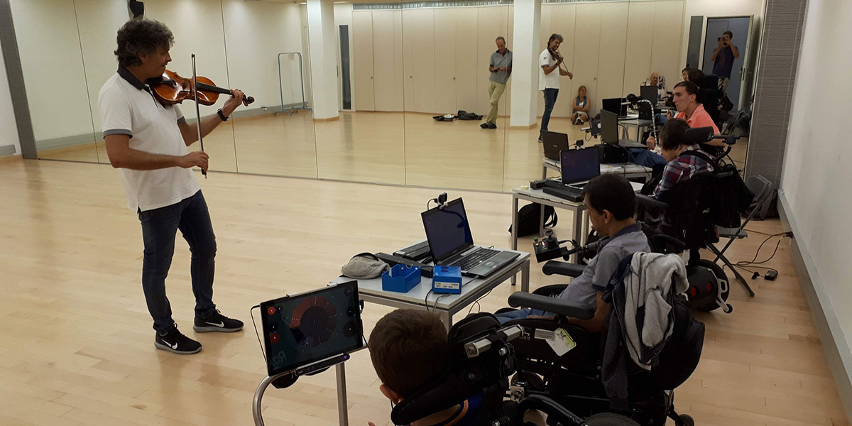 Айтрекер с программой. Источник: https://eyeharp.org/