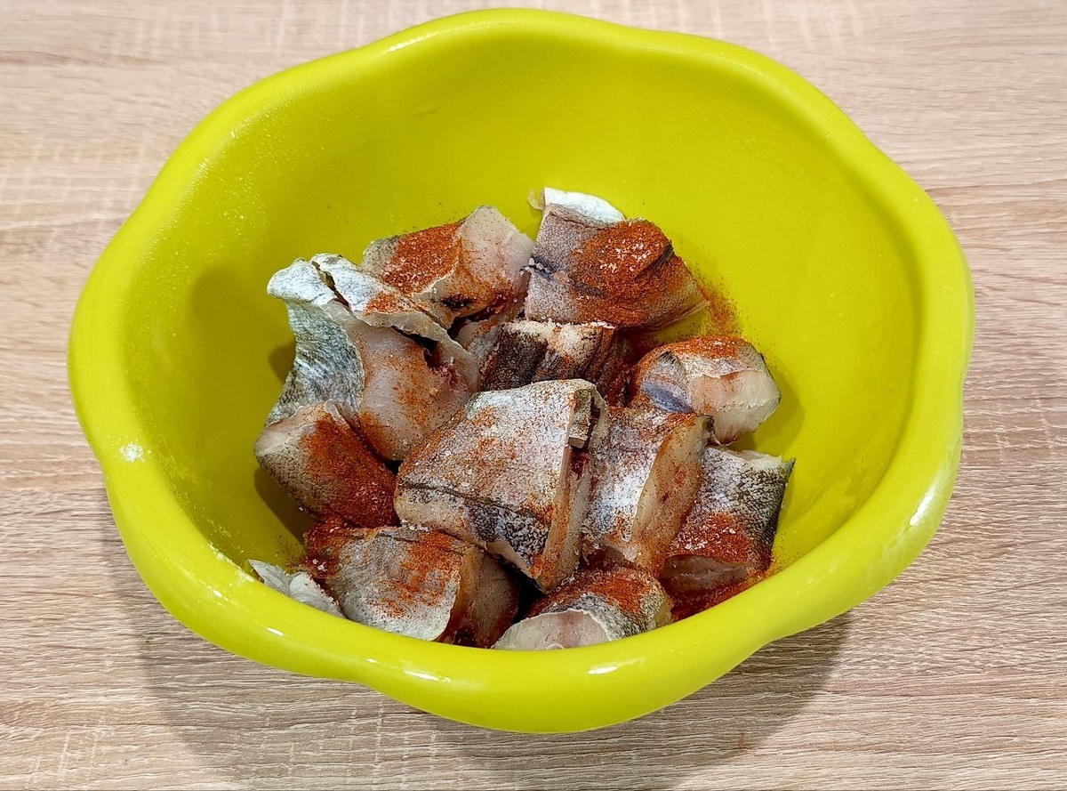 Будьте аккуратны при срезании плавников, чтобы не обрезаться (мой мизинец до сих пор болит).