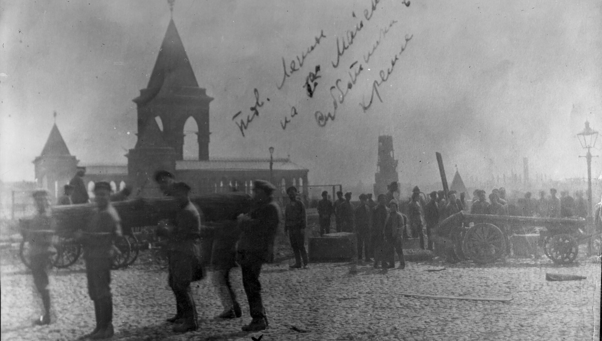      Фото: East News Владимир Ленин на Всероссийском коммунистическом субботнике в Кремле, 1 мая 1920 года, Москва
