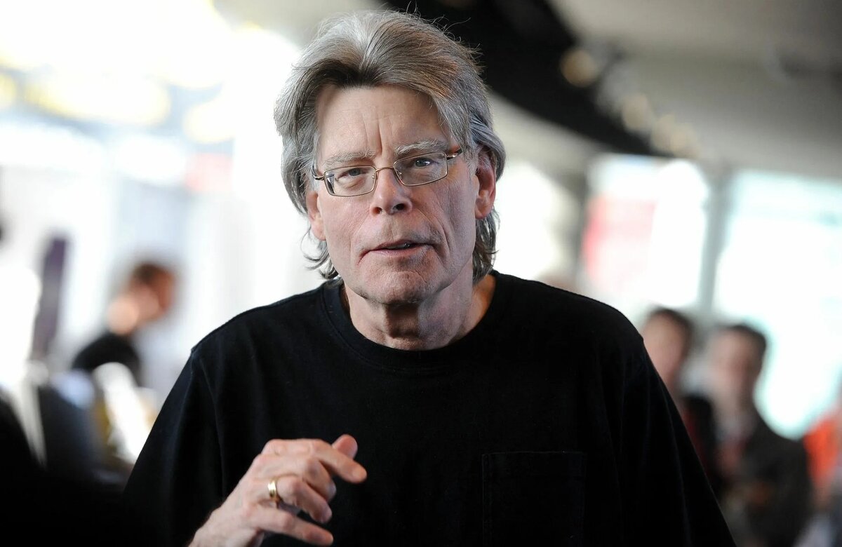 Стивен Эдвин Кинг, американский писатель. Родился 21 сентября 1947 года (78 дет)