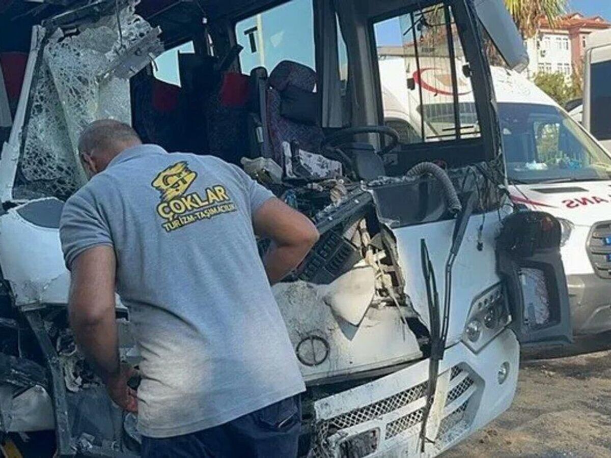    Место ДТП с туристическим автобусом в турецкой Аланье© Фото опубликовано турецкими СМИ