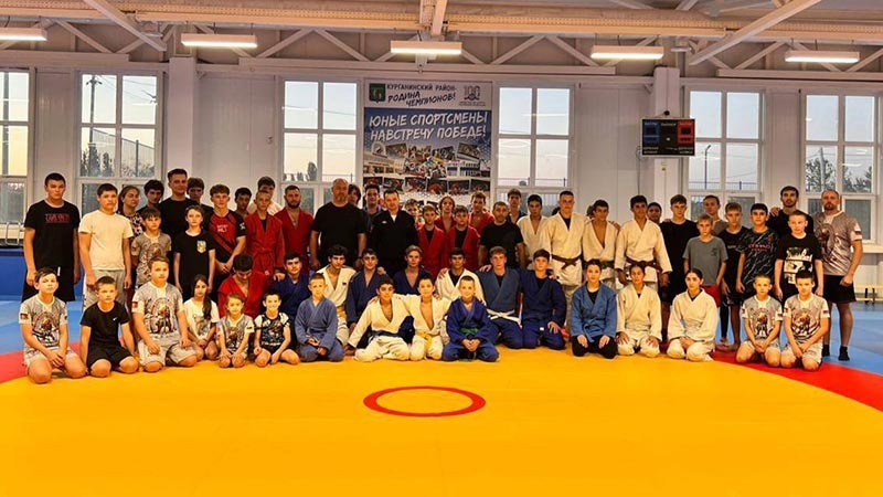    Курганинские полицейские напомнили юным спортсменам о безопасности на дорогах