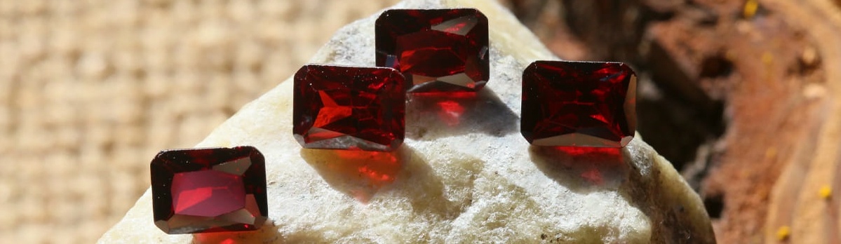 Альмандин. Фото diamonds-are-forever.ru