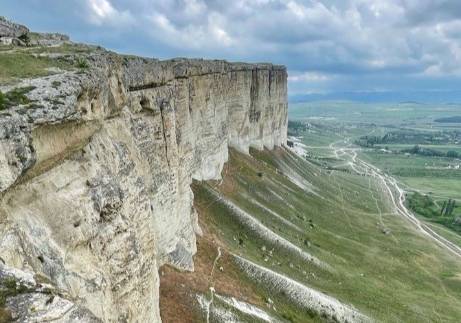 Куэстовый рельеф Ак-Кая