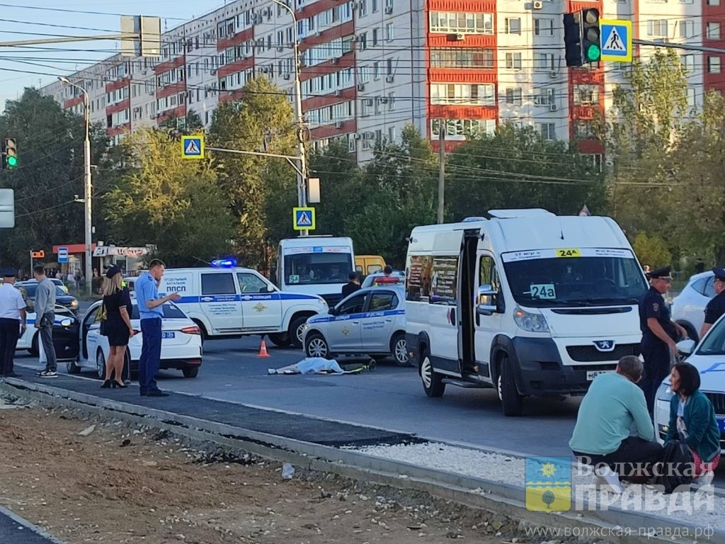     Волжане устроили на месте погибшей под колёсами маршрутки 9-летней девочки мемориал
