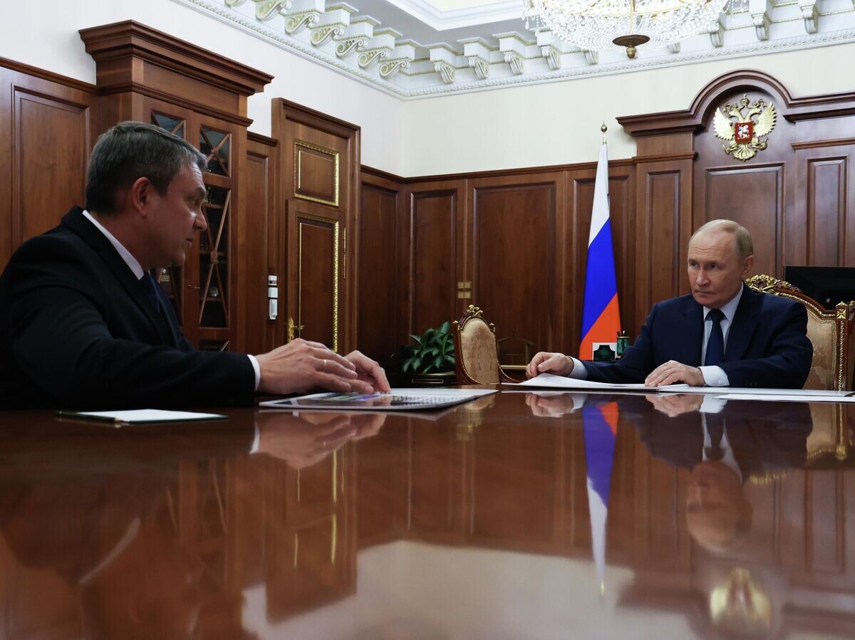    Президент РФ Владимир Путин и глава Луганской Народной Республики Леонид Пасечник во время встречи© РИА Новости / POOL