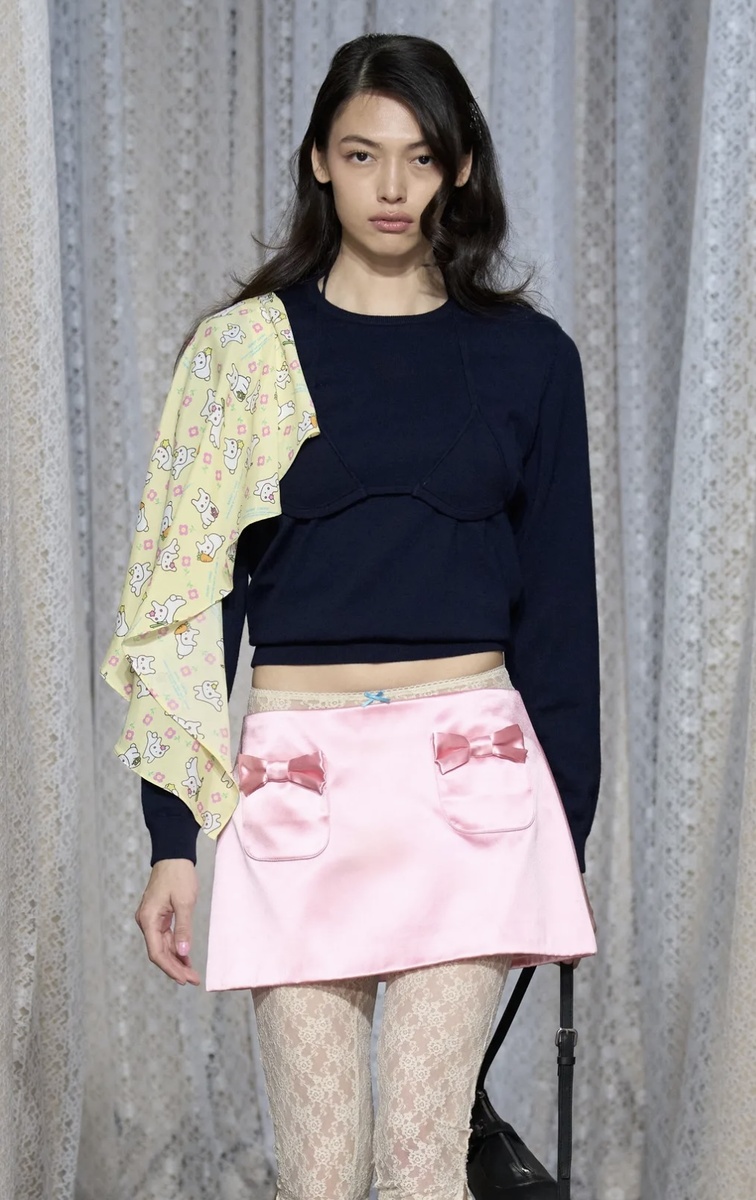    Надписи на губах и прически как в детстве: бьюти-тренды Недель моды в Нью-Йорке и Лондоне (фото 1)