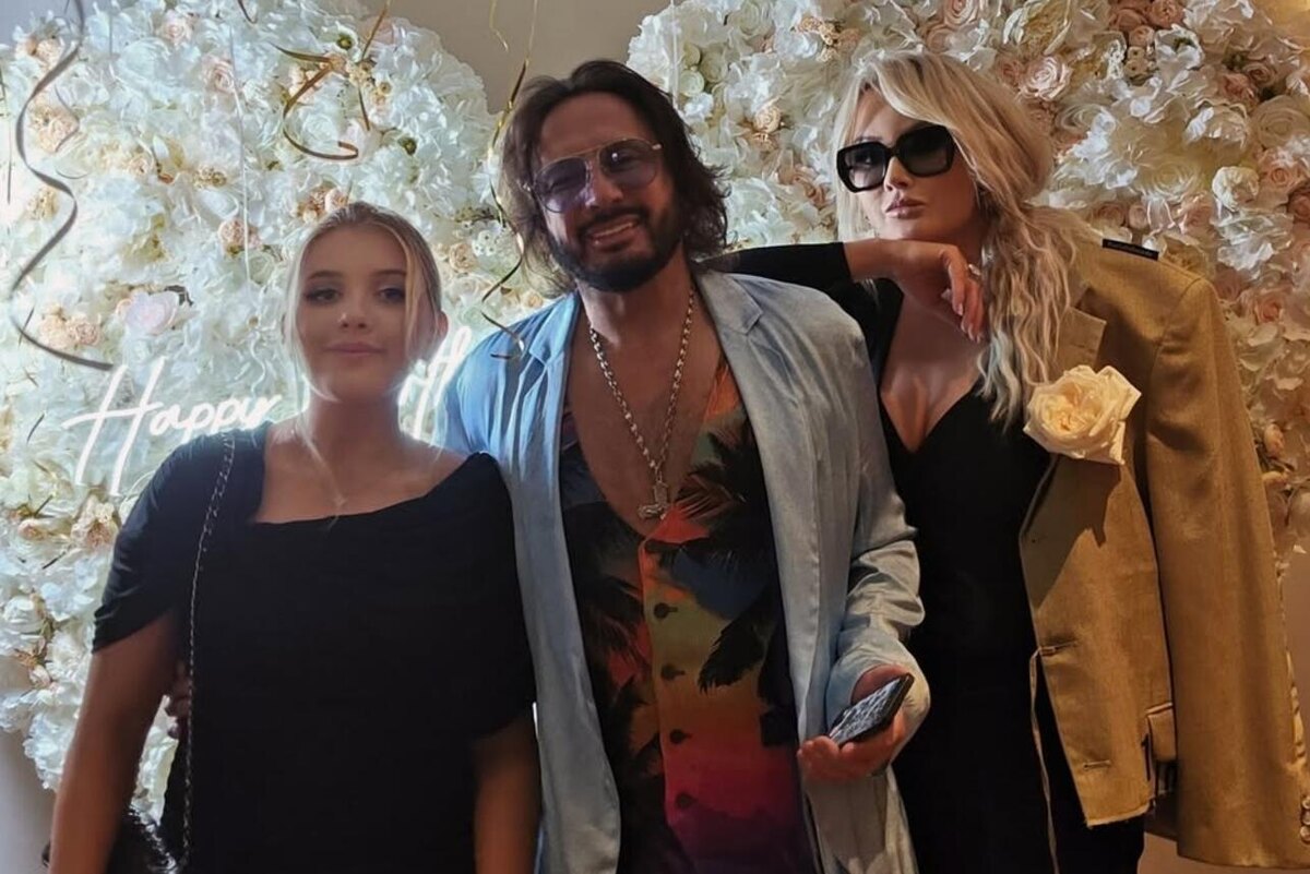    Стас Михайлов с женой Инной и дочерью Машей Социальные сети